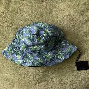 bucket hat reversible!